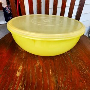 Vintage Tupperware 26 Cup Fix-N-Mix Bowl Yellow 274-5 TupperSeal 224-9 Lid
